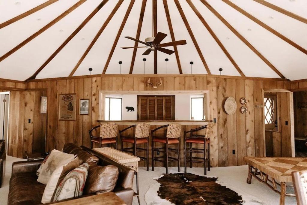 Cabin With Treehouse Views, 3 King Beds, 4 Bunks, And Large Hot Tub! Gatlinburg Exterior foto