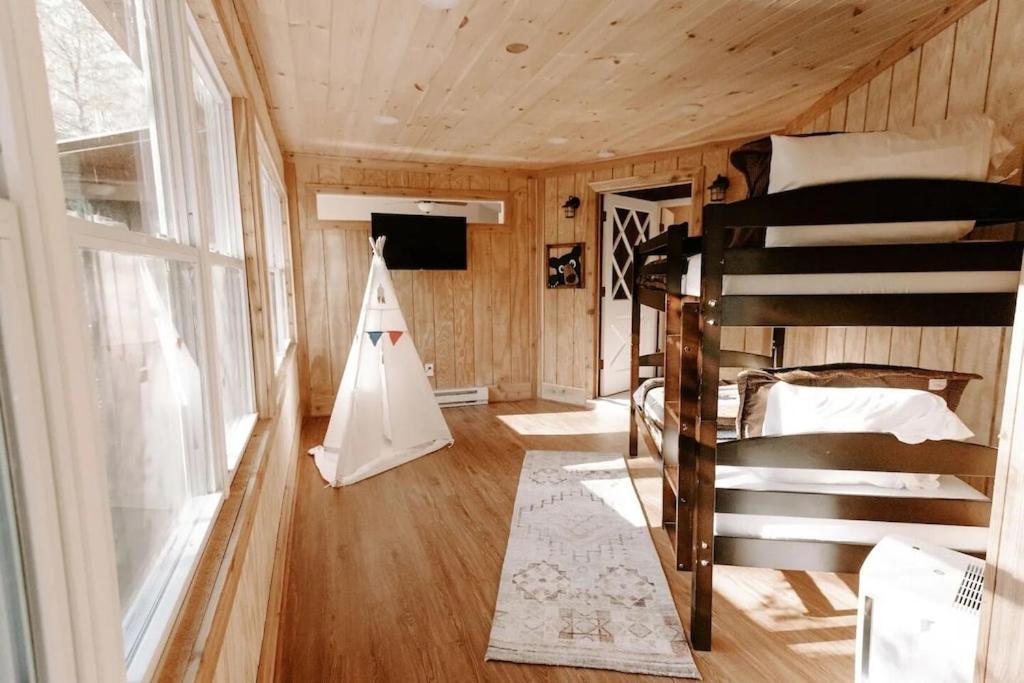 Cabin With Treehouse Views, 3 King Beds, 4 Bunks, And Large Hot Tub! Gatlinburg Exterior foto